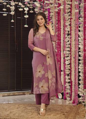 Looking These Suit in Fine Colored Pair With Bottom And Dupatta.These Top Are Zarna Silk And Bottom Are Fabricated On Chanderi Pair With Zarna Silk Dupatta.Its Beautified With Designer Printed.