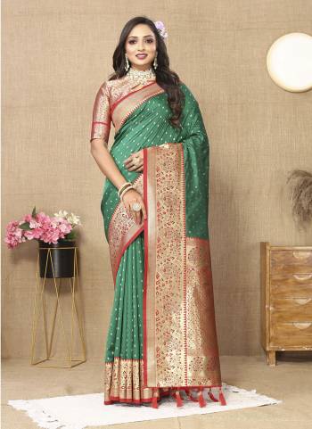 Garb These Party Wear Saree in Fine Colored.These Saree And Blouse is Fabricated On Soft Silk.Its Beautified With Weaving Jacquard Designer.