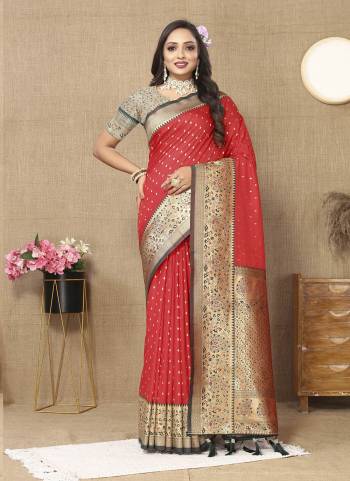 Garb These Party Wear Saree in Fine Colored.These Saree And Blouse is Fabricated On Soft Silk.Its Beautified With Weaving Jacquard Designer.