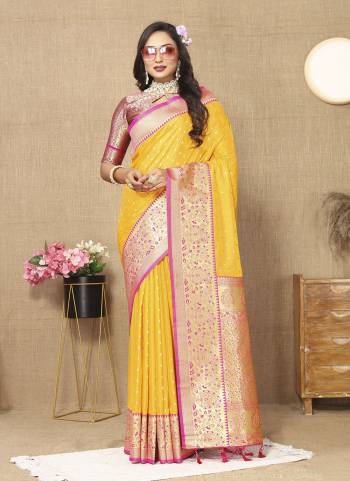 Garb These Party Wear Saree in Fine Colored.These Saree And Blouse is Fabricated On Soft Silk.Its Beautified With Weaving Jacquard Designer.
