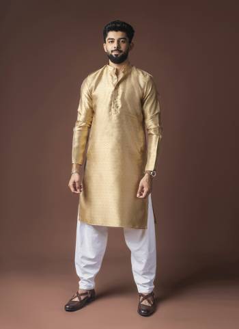 For A festive Wear,Grab These Readymade Kurta With Payjama in Fine Colored.These Kurta is Fabricated On Jacquard And Art Silk Bottom With Wevon Designer Work.Buy Now.