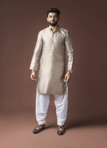 For A festive Wear,Grab These Readymade Kurta With Payjama in Fine Colored.These Kurta is Fabricated On Jacquard And Art Silk Bottom With Wevon Designer Work.Buy Now.