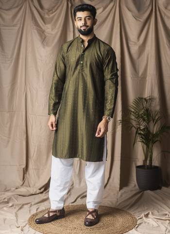 For A festive And Party Wear,Attractive These Readymade Kurta With Payjama in Fine Colored.These Kurta is Fabricated On Rayon And Art Silk Bottom With Heavy Designer Thread,Sequance Embroidery Work.Buy Now.