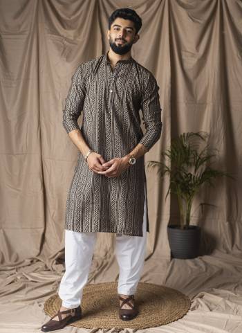 For A festive Wear,Grab These Readymade Kurta With Payjama in Fine Colored.These Kurta is Fabricated On Modal Silk And Art Silk Bottom With Designer Printed.Buy Now.