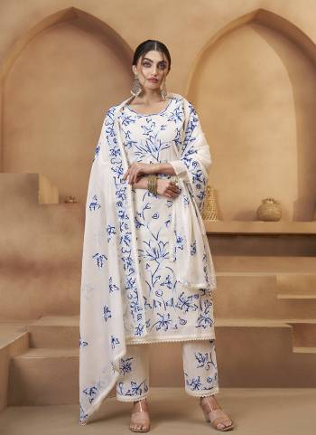 Attractive These Party Wear Suit in Fine Colored Pair With Bottom And Dupatta.These Top Are Bombay Cotton And Dupatta Are Fabricated On Bombay Cotton Pair With Bombay Cotton Bottom.Its Beautified With Designer Thread Embroidery Work.
