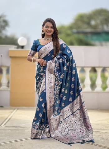 Attrective These Party Wear Saree in Fine Colored.These Saree And Blouse is Fabricated On Soft Banarasi Silk.Its Beautified With Weaving Jacquard Designer.