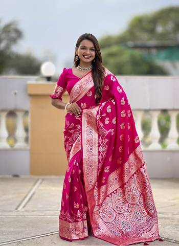 Attrective These Party Wear Saree in Fine Colored.These Saree And Blouse is Fabricated On Soft Banarasi Silk.Its Beautified With Weaving Jacquard Designer.