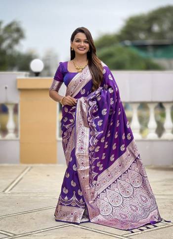 Attrective These Party Wear Saree in Fine Colored.These Saree And Blouse is Fabricated On Soft Banarasi Silk.Its Beautified With Weaving Jacquard Designer.