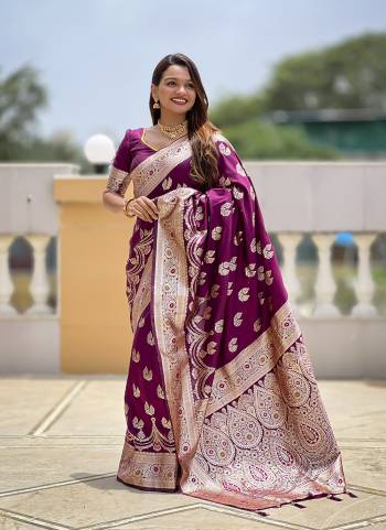 Attrective These Party Wear Saree in Fine Colored.These Saree And Blouse is Fabricated On Soft Banarasi Silk.Its Beautified With Weaving Jacquard Designer.