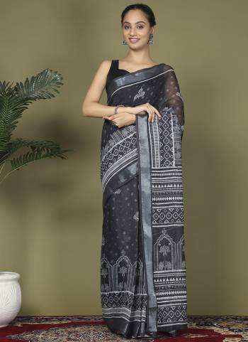 Looking These Fastive And Party Ready To Wear Saree in Fine Colored.These Saree And Blouse is Fabricated On Cotton.Its Beautified With Woven Jari Border Designer With Digital Printed.