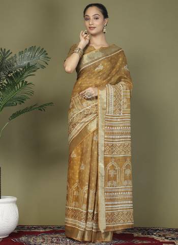 Looking These Fastive And Party Ready To Wear Saree in Fine Colored.These Saree And Blouse is Fabricated On Cotton.Its Beautified With Woven Jari Border Designer With Digital Printed.