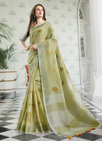 Garb These Fastive And Party Wear Saree in Fine Colored.These Saree And Blouse is Fabricated On Linen.Its Beautified With Heavy Woven Pallu Border Designer With Thread Embroidery Work.