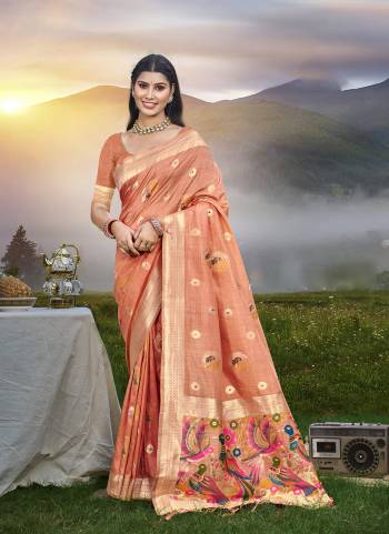 Attractive These Fastive And Party Wear Saree in Fine Colored.These Saree And Blouse is Fabricated On Assam Silk.Its Beautified With Wevon Meenakari Designer.