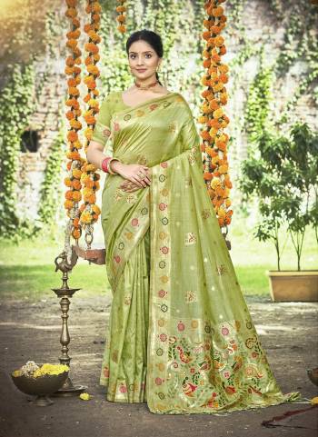 Attractive These Fastive And Party Wear Saree in Fine Colored.These Saree And Blouse is Fabricated On Assam Silk.Its Beautified With Wevon Meenakari Designer.