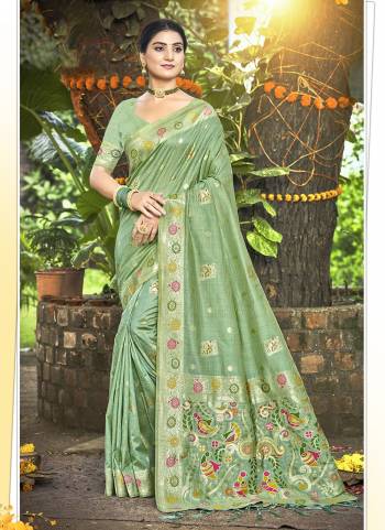 Attractive These Fastive And Party Wear Saree in Fine Colored.These Saree And Blouse is Fabricated On Assam Silk.Its Beautified With Wevon Meenakari Designer.