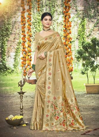 Attractive These Fastive And Party Wear Saree in Fine Colored.These Saree And Blouse is Fabricated On Assam Silk.Its Beautified With Wevon Meenakari Designer.