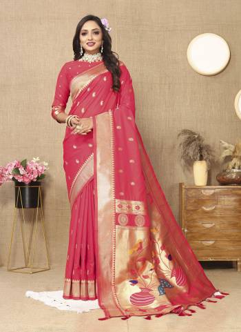 Looking These Party Wear Saree in Fine Colored.These Saree Are Paithani Silk And Blouse is Fabricated On Paithani Silk.Its Beautified With Weaving Jacquard Meenakari Designer.