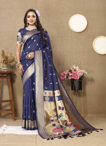 Looking These Party Wear Saree in Fine Colored.These Saree Are Paithani Silk And Blouse is Fabricated On Paithani Silk.Its Beautified With Weaving Jacquard Meenakari Designer.