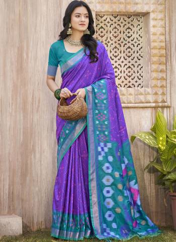 Garb These Fastive And Party Wear Saree in Fine Colored.These Saree And Blouse is Fabricated On Pochampalli Silk.Its Beautified With Heavy Woven Designer.