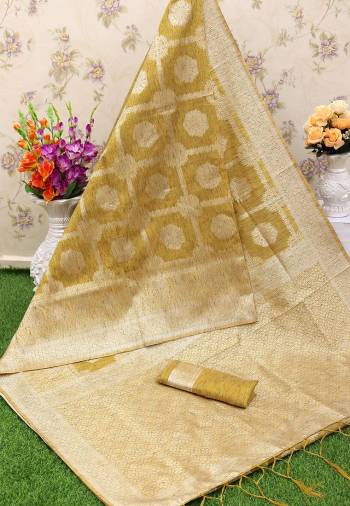 Attrective The Pretty Angelic Look Wearing This Heavy Designer Saree In Fine Color Paired With Blouse. This Saree Is Fabricated On Banarasi Cotton Paired With Banarasi Cotton Fabricated Blouse. Its Pretty Color Pallete Will Give An Attractive Look To Your Personality. 
