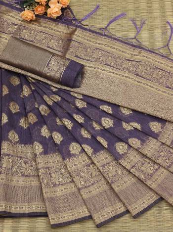Attrective Look This Festive Season In This Very Pretty Fine Colored Designer Saree Paired With Blouse. This Saree and Blouse Are Banarasi Cotton Based Beautified With Detailed Wevon Jacquard Designer Saree. 