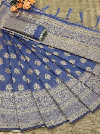 Attrective Look This Festive Season In This Very Pretty Fine Colored Designer Saree Paired With Blouse. This Saree and Blouse Are Banarasi Cotton Based Beautified With Detailed Wevon Jacquard Designer Saree. 
