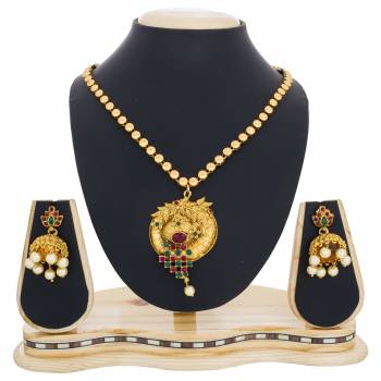 Grab This Pretty Necklace Set In Golden Color Beautified With Stone Work. Its Material Is In Mix Metal Which IS Light Weight And Easy To Carry all Day Long.