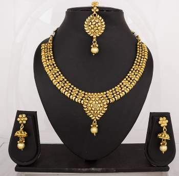 Show Up Your Elegance With This Pretty Golden Colored Necklace Set Which Can Be Paired With Any Colored Traditonal Attire. Its Material Is In Copper So It Is Light In Weight And Easy To Carry All Day Long.