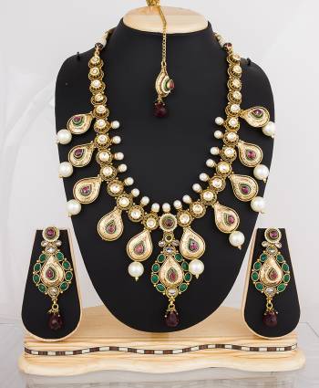 New And Unique Patterned Necklace Set Is Here Which Will Definitely Earn You Lots Of Compliments From Onlookers. This Can Be Paired With Any Colored Traditonal Attire. 