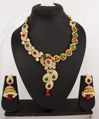 New And Unique Patterned Necklace Set Is Here Which Will Definitely Earn You Lots Of Compliments From Onlookers. This Can Be Paired With Any Colored Traditonal Attire. 