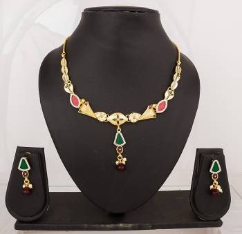 New And Unique Patterned Necklace Set Is Here Which Will Definitely Earn You Lots Of Compliments From Onlookers. This Can Be Paired With Any Colored Traditonal Attire. 