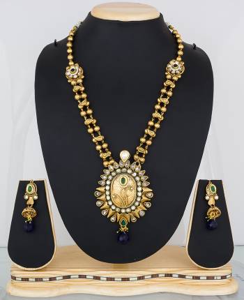 Earn Lots Of Compliments Wearing This Attractive Necklace Set In Golden Color Beautified with Navy Blue Colored Stone Work. This Can be Paired With Navy Blue Or Any Contrasting Colored Attire. Buy Now.