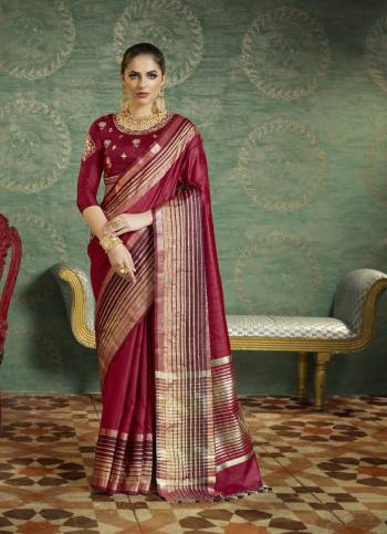 Rich And Elegant Looking Color Is Here With This Designer Saree In Maroon Color Paired With Maroon Colored Blouses. This Saree And Blouse are fabricated On Handloom Art Silk And Another Blouse Is Fabricated On Art Silk Beautified With Embroidery. Buy This Saree Now.