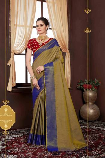 Shades Of Two Color Reflects In This Saree, Grab This Two-Tone Saree In Olive Green Color Paired With Contrasting Red Colored Blouse. This Saree Is Fabricated On Handloom Weaving Silk Paired With Art Silk Fabricated Blouse. 