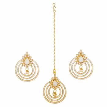 Grab This Pretty Set Of Maang Tika In Golden Color With Set Of Earrings Beautified Stone Work. Buy This Lovely Set Now.