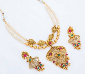 Light Weight And Very Elegant Looking Designer Necklace Set Is Here In Golden Color Beautified With Pink And Green Colored Stone Work. It Is Light Weight And Also Earn You Lots Of Compliments From Onlookers.