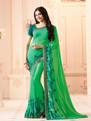 Look Pretty In This Green Colored Saree Paired With Contrasting Blue Colored Blouse. This Saree Is Fabricated On Georgette Paired With Art Silk Fabricated Blouse. It Is Beautified with Prints And Lace Border. Suitable For Your Casual Or Semi-Casual Wear. 