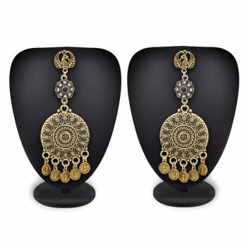 Here Is a Indo-Western Styled Earrings In Golden Color That Can Be Paired With Any Colored Attire. These Are Light Weight And Easy To Carry All Day Long.