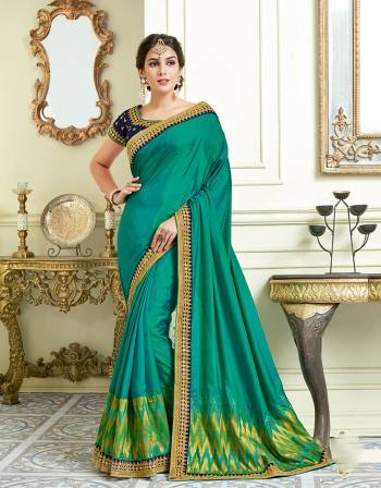 Reinvent the classic silk saree trend with this gorgeous dual tone saree with a touch of Indian brocade. Add on traditinal chandbalis for an imperial outlook. 