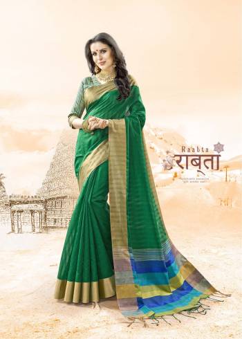 Celebrate This Festive Season Wearing This Saree In Green Color Paired With Green Colored Blouse. This Saree And Blouse Are Fabricated On Handloom Cotton Silk. Its Fabric Ensures Superb Comfort All Day Long.