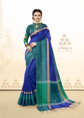 For This Summer Go With This Cool Color Pallete With This Saree In Royal Blue Color Apired With Contrasting Teal Green Colored Bllouse. This Saree And Blouse are Fabricated On Khadi Cotton Silk Which Gives A Rich Look To Your Personality.