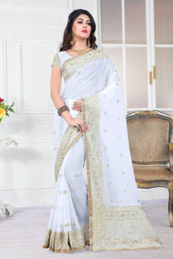 Simple and Elegant Looking Saree Is Here In White Color Paired With White Colored Blouse. This Saree And Blouse are Fabricated On Georgette Beautified With Jari Work. It Will Difinitely Earn You Lots Of Compliments From Onlookers. 