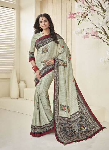 Celebrate This Festive Season Wearing this Saree In Pale Grey Color Paired With Pale Grey Colored Blouse. This Saree And Blouse Are Fabricated On Cotton Khadi Beautified With Floral Prints. 