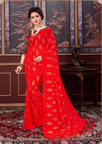 Adorn The Pretty Angelic Look Wearing This Attractive Saree In Red Color Paired With Navy Blue Colored Blouse. This Saree Is Fabricated On Fancy Net Paired With Jacquard silk Fabricated Blouse Beautified With Rubber Prints. Buy This Saree Now.