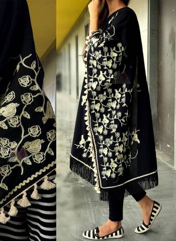 Rich Floral Embroidered Black Dupatta With Dazzling And Hanging Laces .
For Women Wear It As Dupatta , Stoles Shawl And 
For Men Wear It As A Stole On Casual And Dupatta On Kurta For Ethnic Occasions