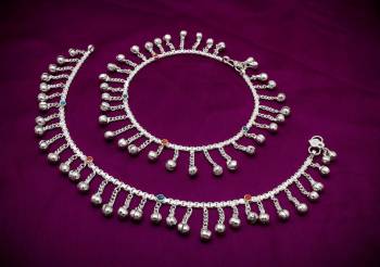 Grab This Beautiful And Attractive Anklet Set In Silver Color With Lovely Hangings All Over. This Pretty Set Will Give An Elegant Look To your Feet. Buy Now.