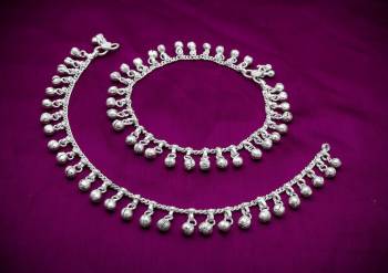 Grab This Beautiful And Attractive Anklet Set In Silver Color With Lovely Hangings All Over. This Pretty Set Will Give An Elegant Look To your Feet. Buy Now.