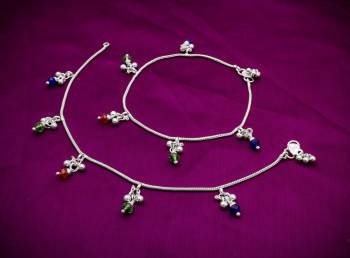 Grab This Beautiful And Attractive Anklet Set In Silver Color With Lovely Hangings All Over. This Pretty Set Will Give An Elegant Look To your Feet. Buy Now.