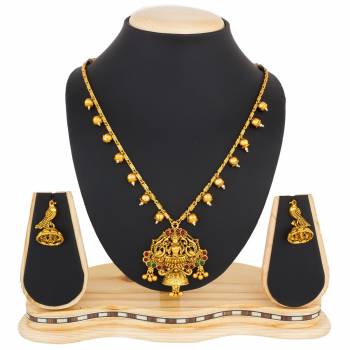 Grab This Beautiful Necklace Set  With A Very Unique Figure Pattern. This Necklace Set Be Paired With Saree, Lehenga Or Any Ethnic Attire.