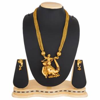 Grab This Beautiful Necklace Set  With A Very Unique Figure Pattern. This Necklace Set Be Paired With Saree, Lehenga Or Any Ethnic Attire.